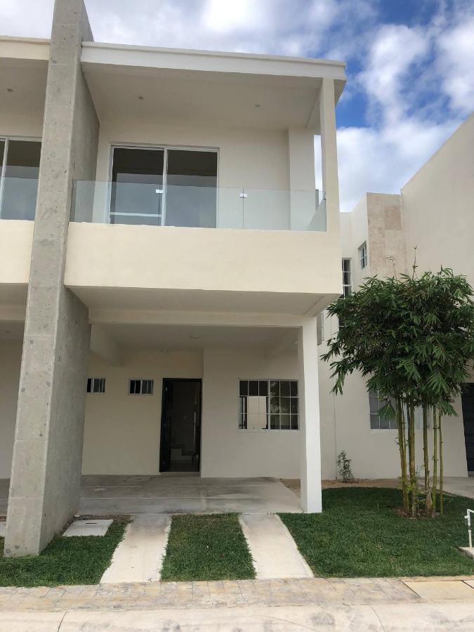 Cozy Family Vacation Home Near The Beach! Playa del Carmen Esterno foto